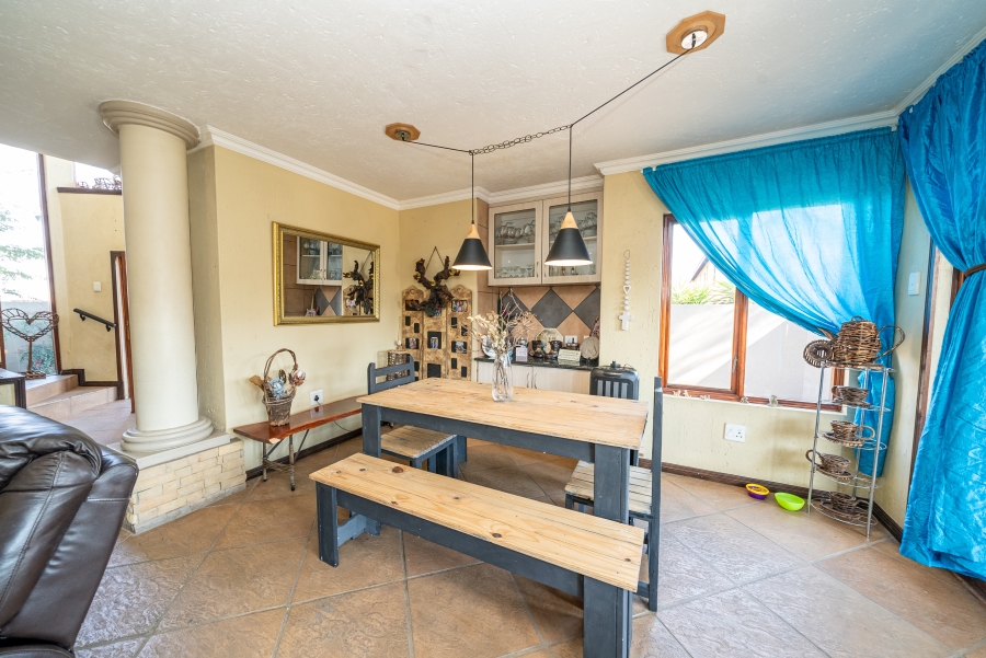 4 Bedroom Property for Sale in Sonneveld Gauteng