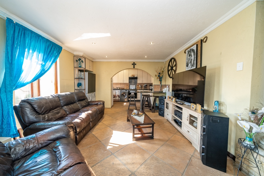 4 Bedroom Property for Sale in Sonneveld Gauteng