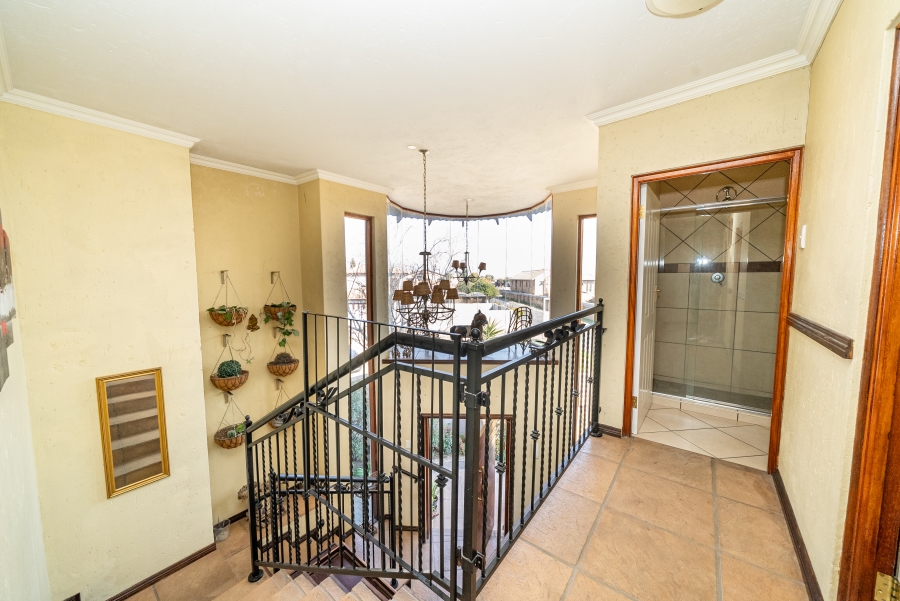 4 Bedroom Property for Sale in Sonneveld Gauteng
