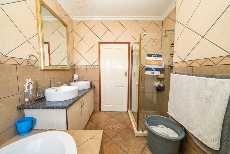4 Bedroom Property for Sale in Sonneveld Gauteng