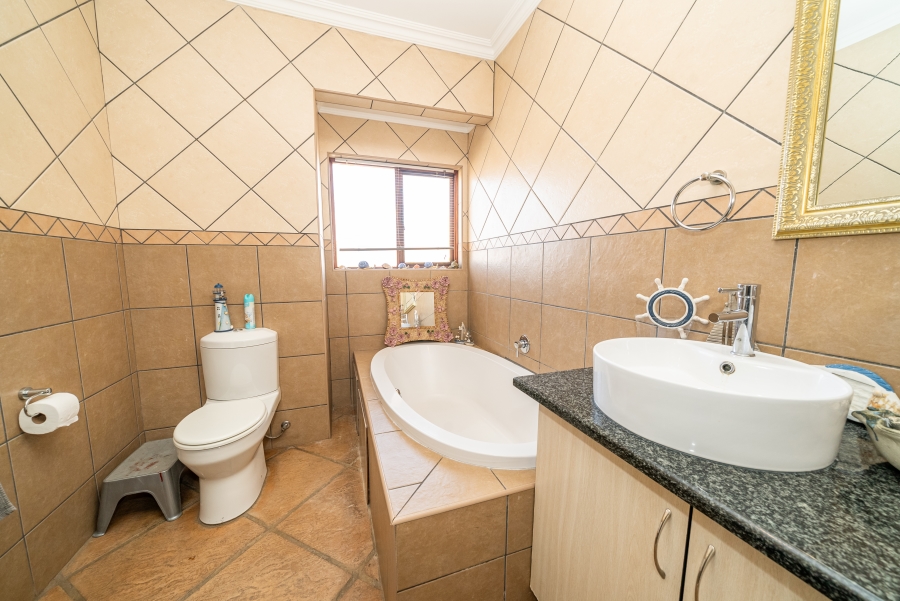4 Bedroom Property for Sale in Sonneveld Gauteng