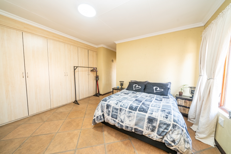 4 Bedroom Property for Sale in Sonneveld Gauteng