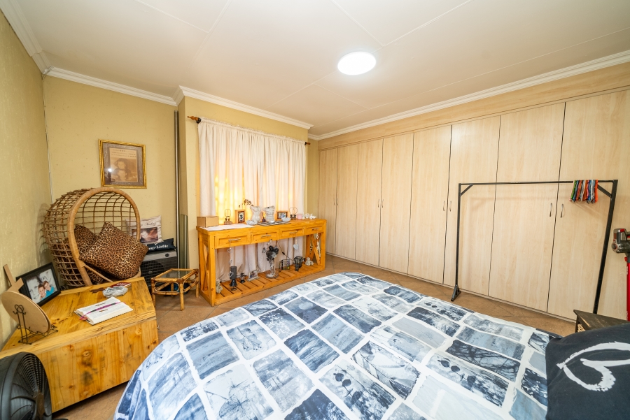 4 Bedroom Property for Sale in Sonneveld Gauteng