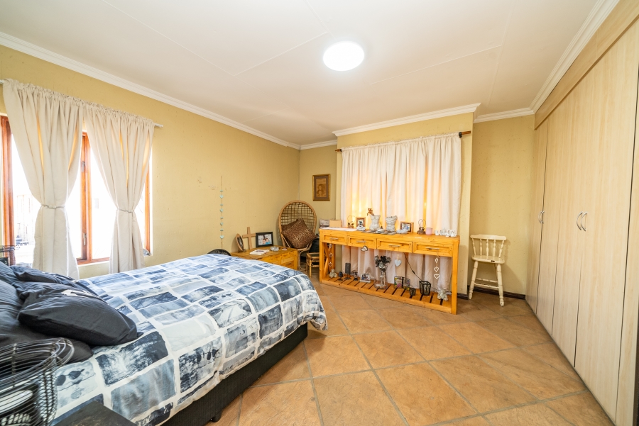 4 Bedroom Property for Sale in Sonneveld Gauteng