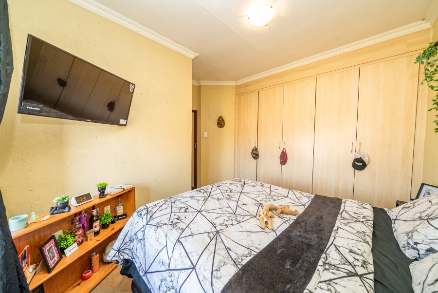 4 Bedroom Property for Sale in Sonneveld Gauteng