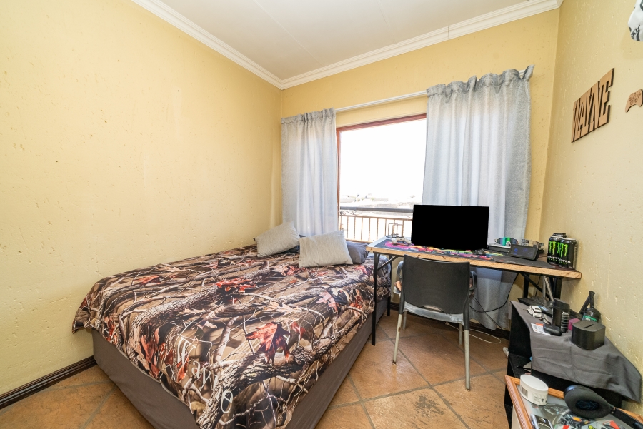 4 Bedroom Property for Sale in Sonneveld Gauteng