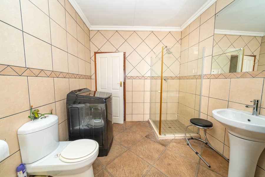 4 Bedroom Property for Sale in Sonneveld Gauteng