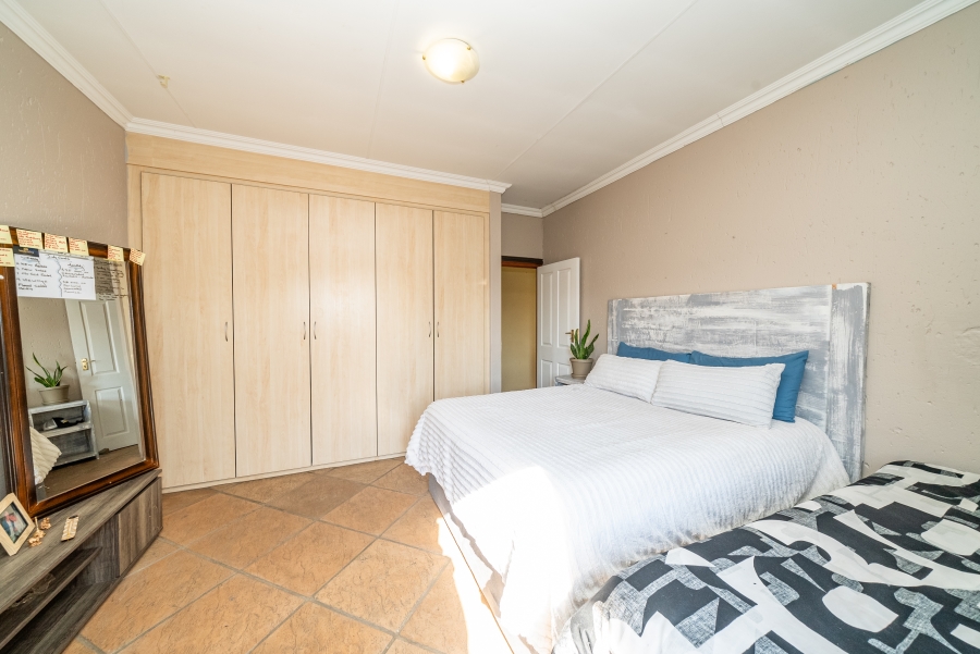 4 Bedroom Property for Sale in Sonneveld Gauteng