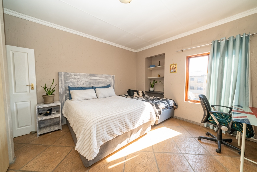 4 Bedroom Property for Sale in Sonneveld Gauteng