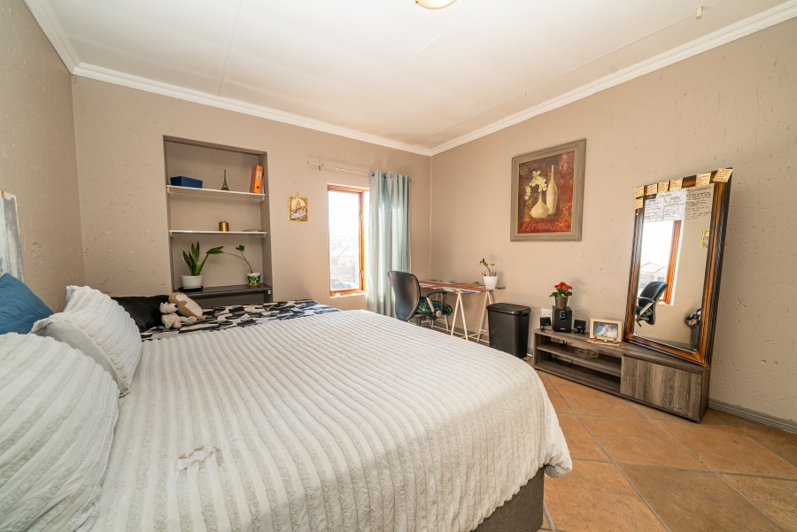4 Bedroom Property for Sale in Sonneveld Gauteng