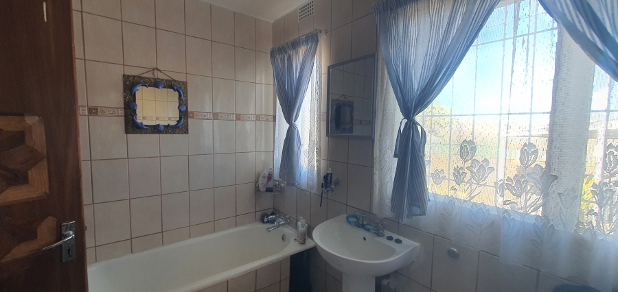 4 Bedroom Property for Sale in Rensburg Gauteng