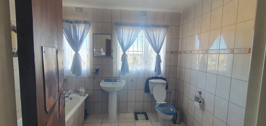 4 Bedroom Property for Sale in Rensburg Gauteng