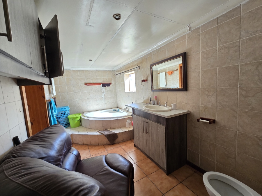 6 Bedroom Property for Sale in Brakpan Central Gauteng