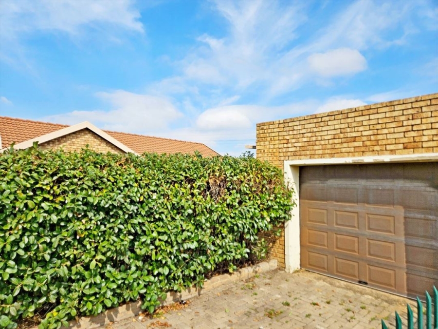3 Bedroom Property for Sale in Rhodesfield Gauteng