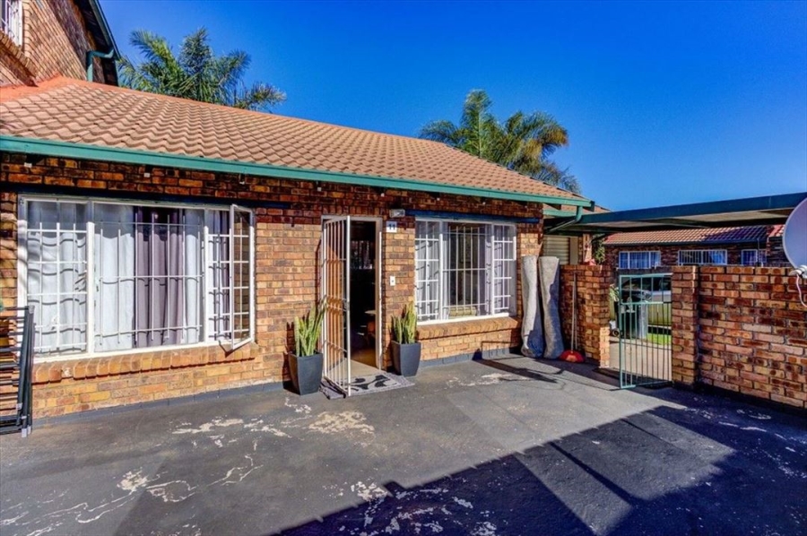 3 Bedroom Property for Sale in Birchleigh Gauteng