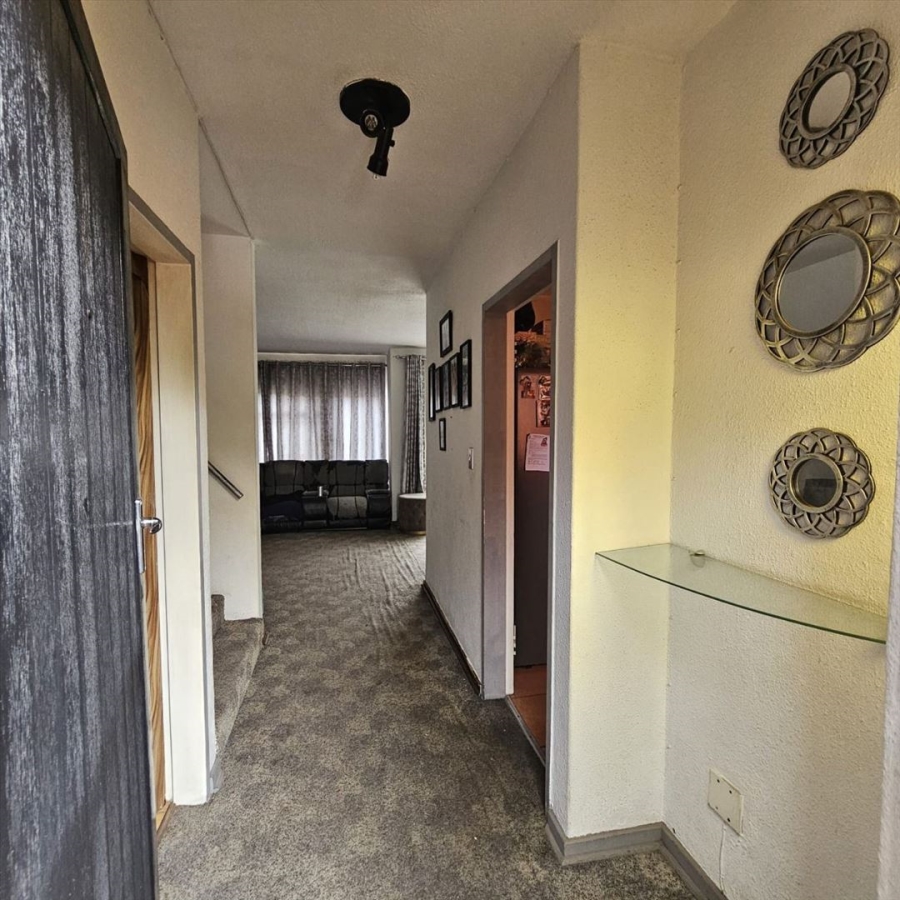 2 Bedroom Property for Sale in Birchleigh Gauteng