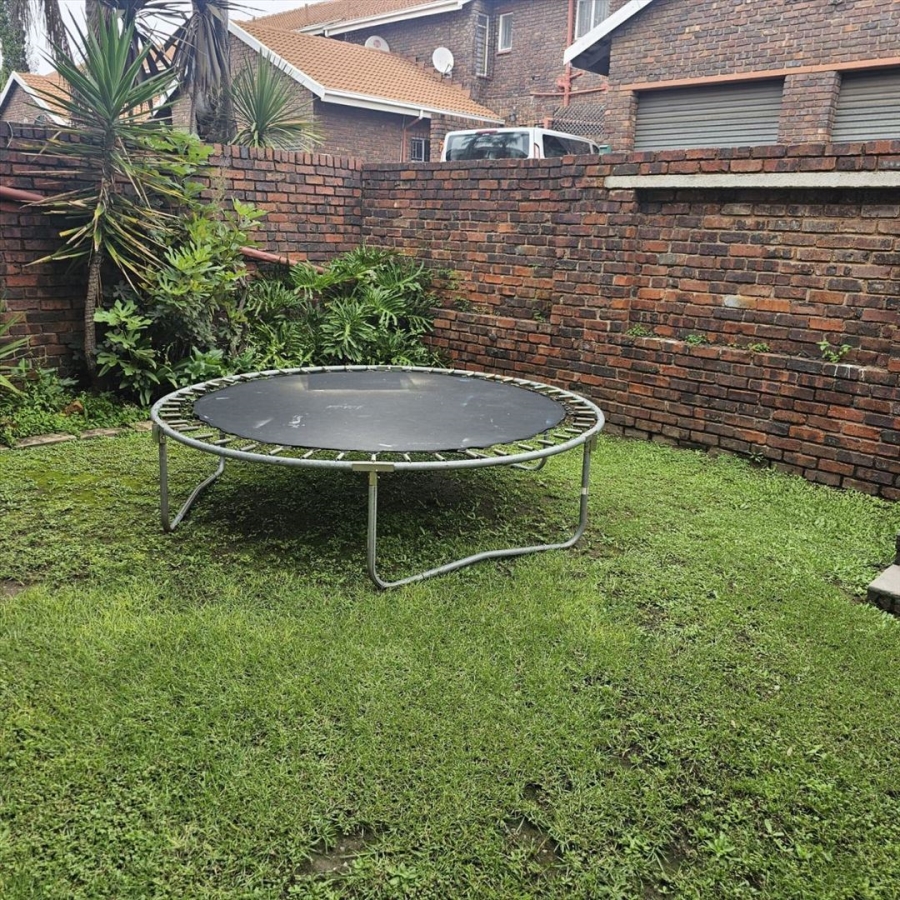 2 Bedroom Property for Sale in Birchleigh Gauteng