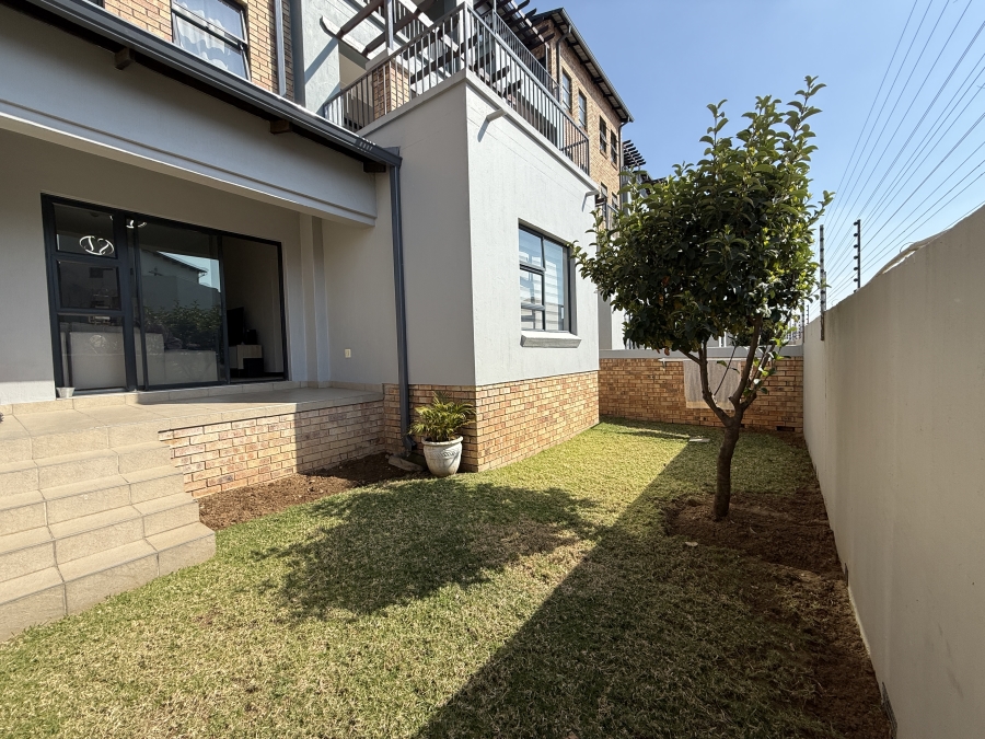 To Let 3 Bedroom Property for Rent in Barbeque Downs Gauteng