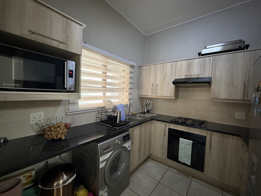 To Let 3 Bedroom Property for Rent in Barbeque Downs Gauteng