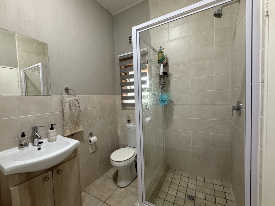 To Let 3 Bedroom Property for Rent in Barbeque Downs Gauteng