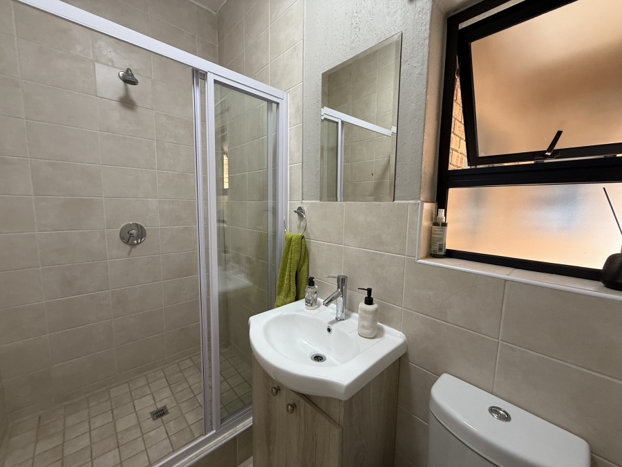To Let 3 Bedroom Property for Rent in Barbeque Downs Gauteng