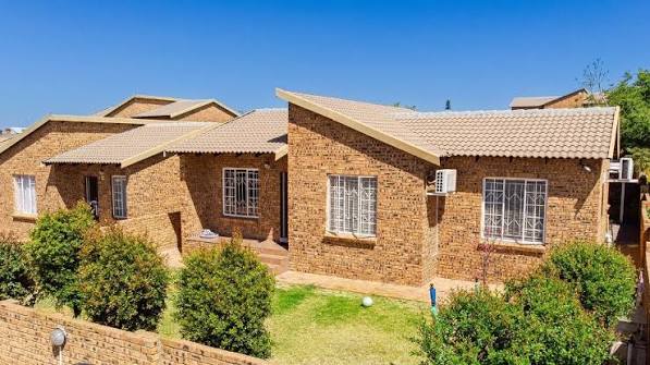 To Let 3 Bedroom Property for Rent in Erand Gardens Gauteng