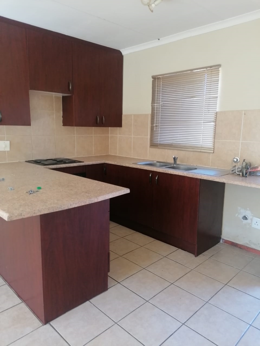 To Let 3 Bedroom Property for Rent in Erand Gardens Gauteng
