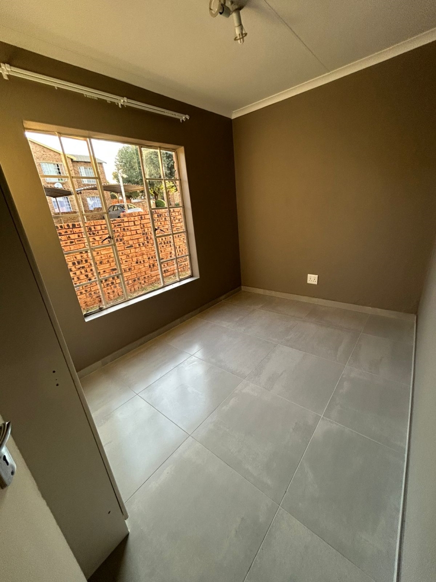 To Let 3 Bedroom Property for Rent in Erand Gardens Gauteng