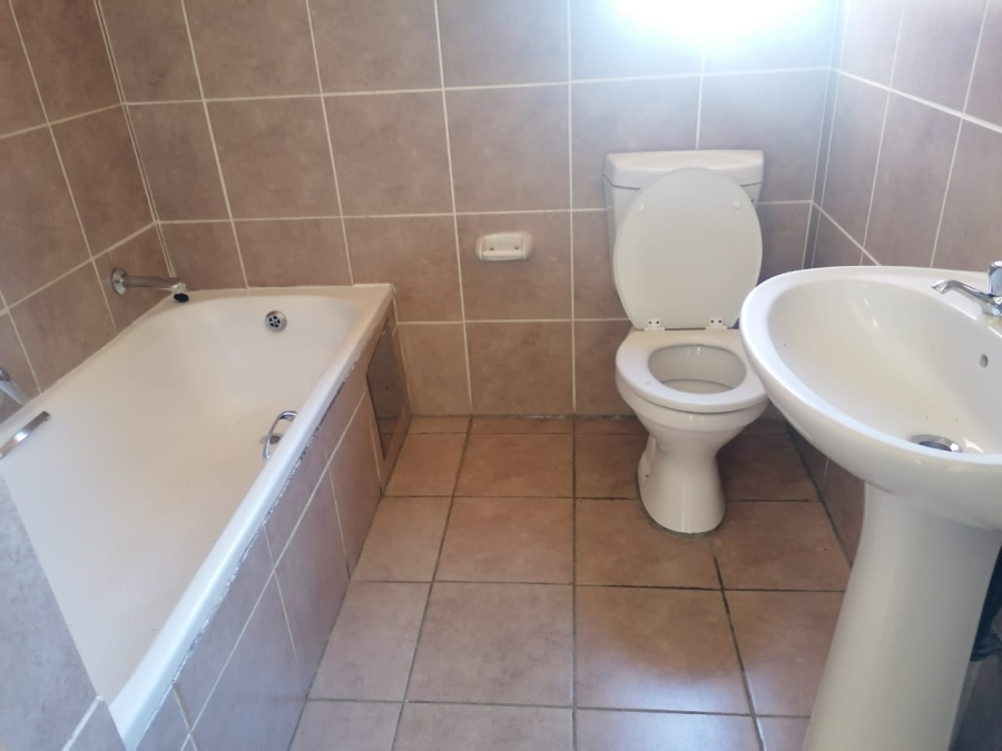 To Let 3 Bedroom Property for Rent in Erand Gardens Gauteng
