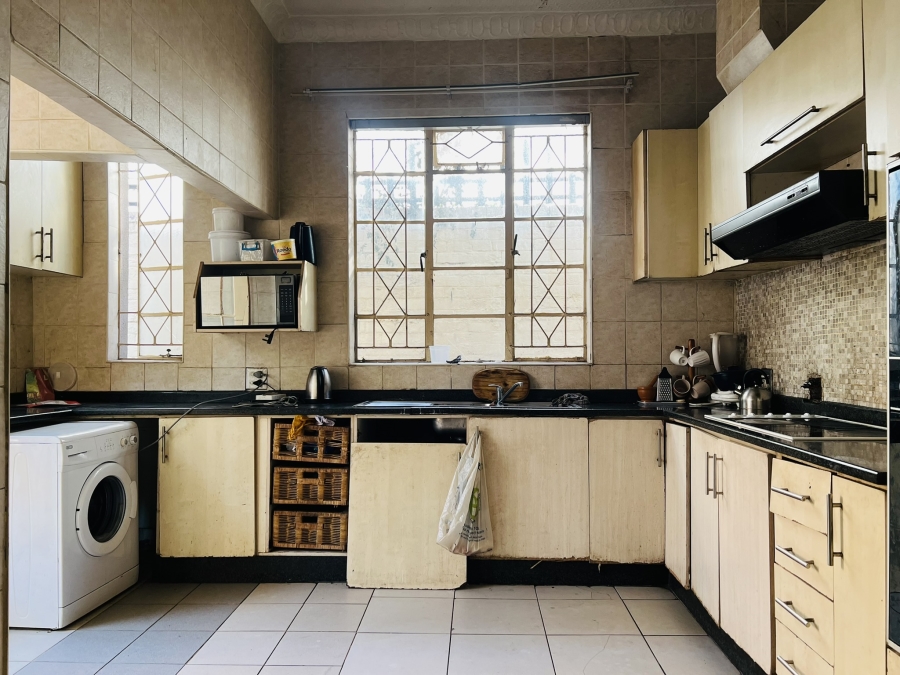 6 Bedroom Property for Sale in Kensington Gauteng