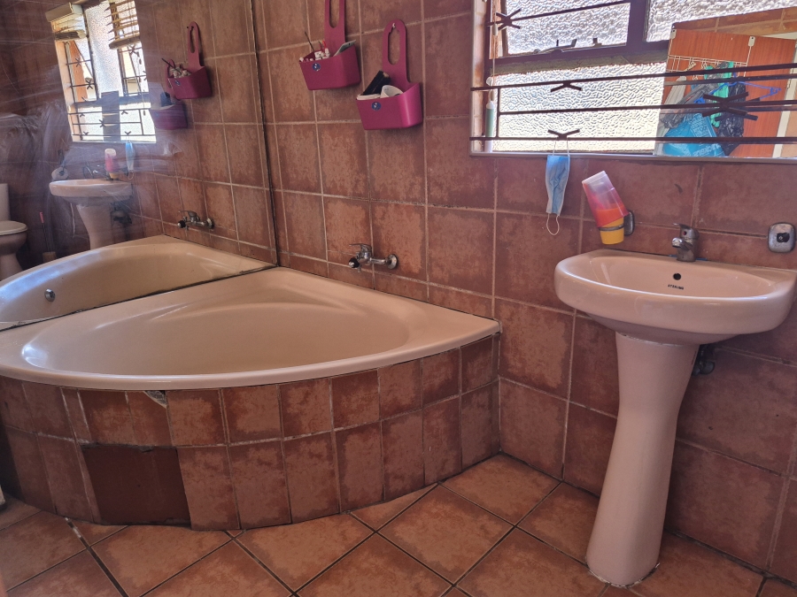 3 Bedroom Property for Sale in Etwatwa Gauteng