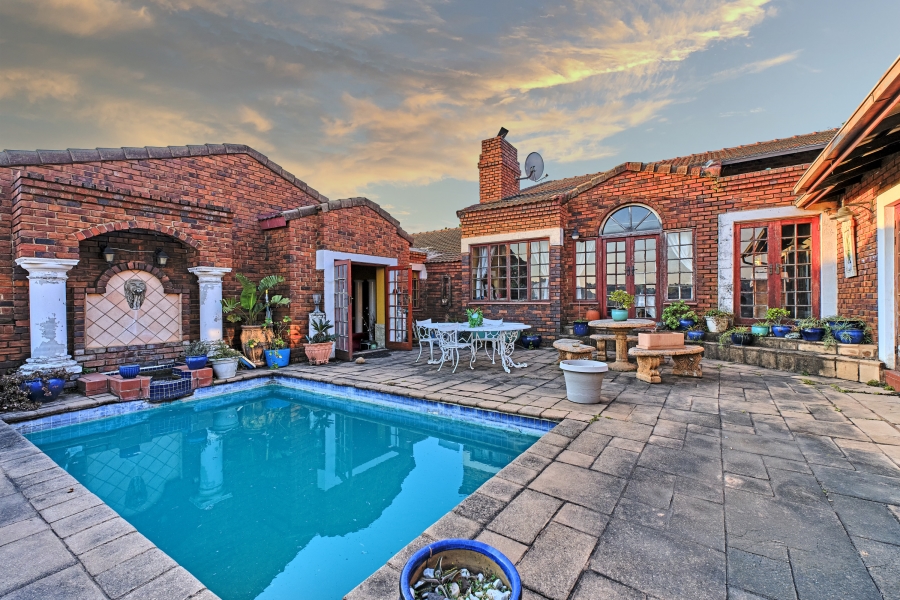 4 Bedroom Property for Sale in Helderkruin Gauteng