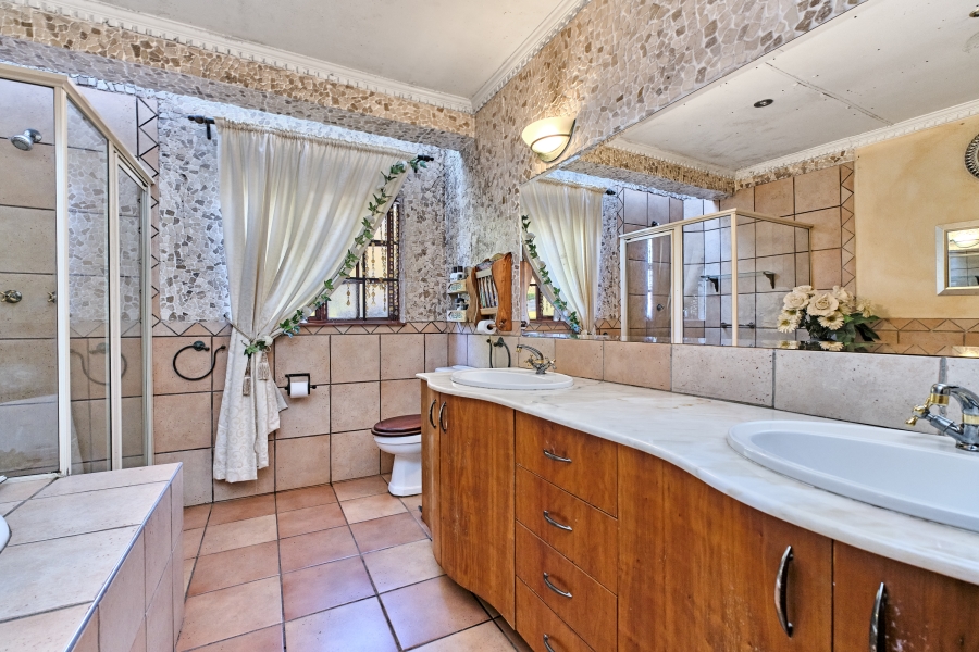 4 Bedroom Property for Sale in Helderkruin Gauteng