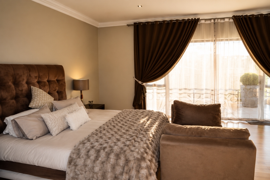 5 Bedroom Property for Sale in Blue Valley Golf Estate Gauteng