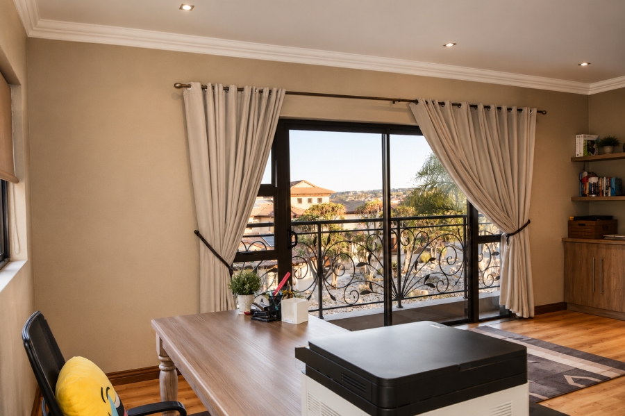 5 Bedroom Property for Sale in Blue Valley Golf Estate Gauteng