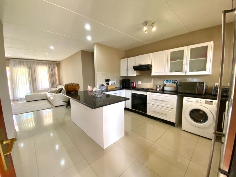 3 Bedroom Property for Sale in Halfway Gardens Gauteng