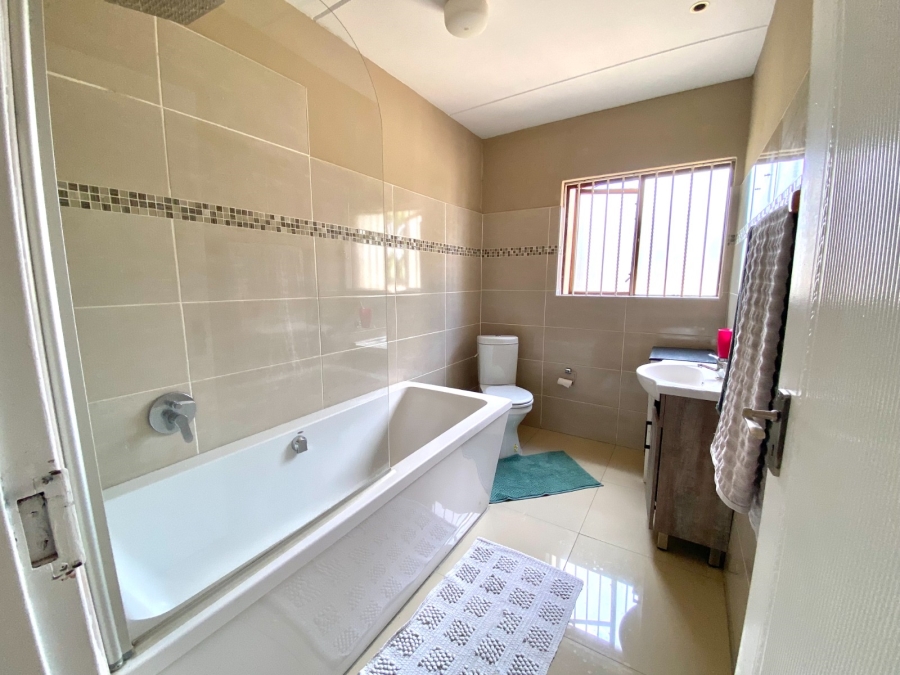 3 Bedroom Property for Sale in Halfway Gardens Gauteng