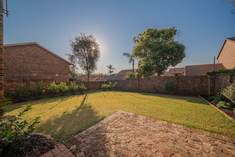 To Let 3 Bedroom Property for Rent in Garsfontein Gauteng