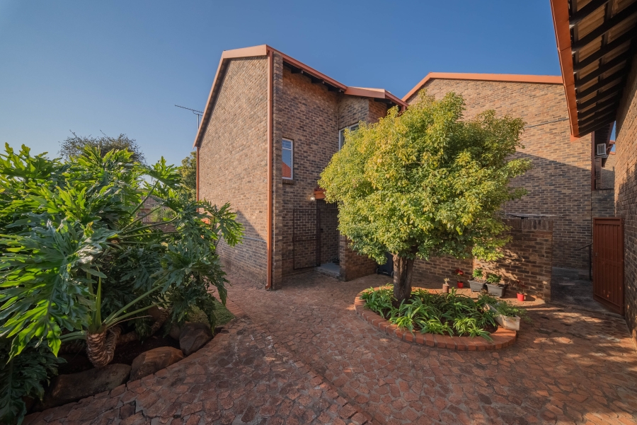 To Let 3 Bedroom Property for Rent in Garsfontein Gauteng