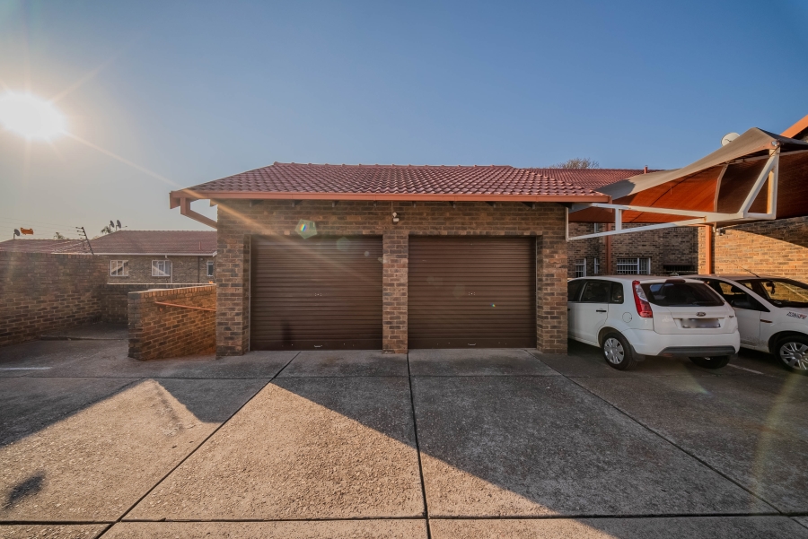 To Let 3 Bedroom Property for Rent in Garsfontein Gauteng