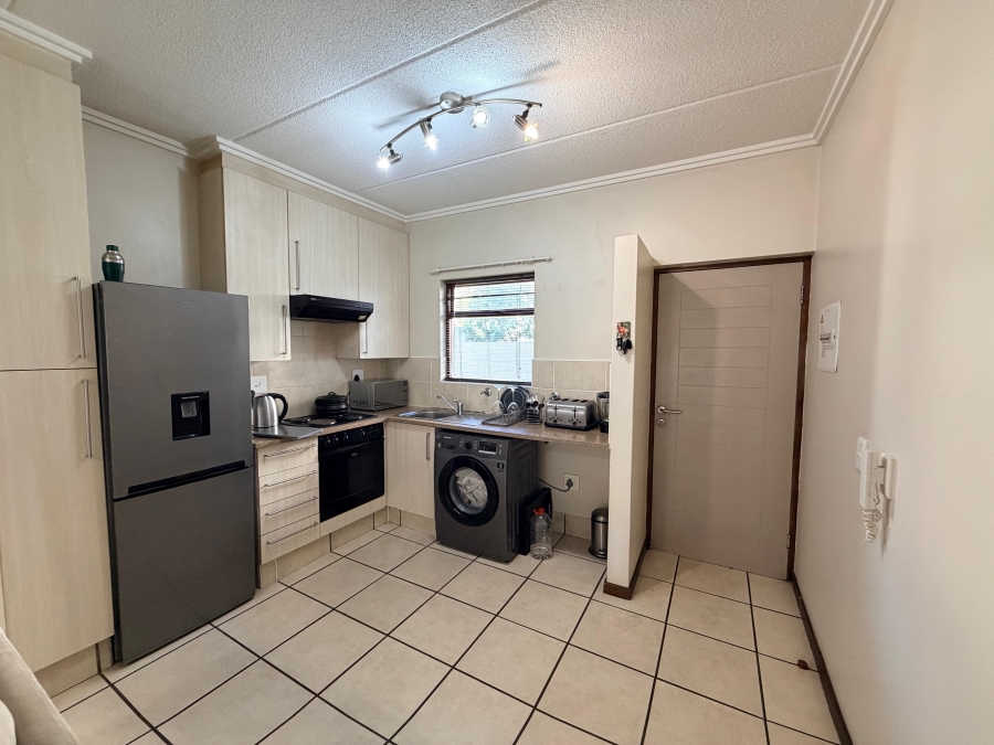 To Let 1 Bedroom Property for Rent in Lonehill Gauteng
