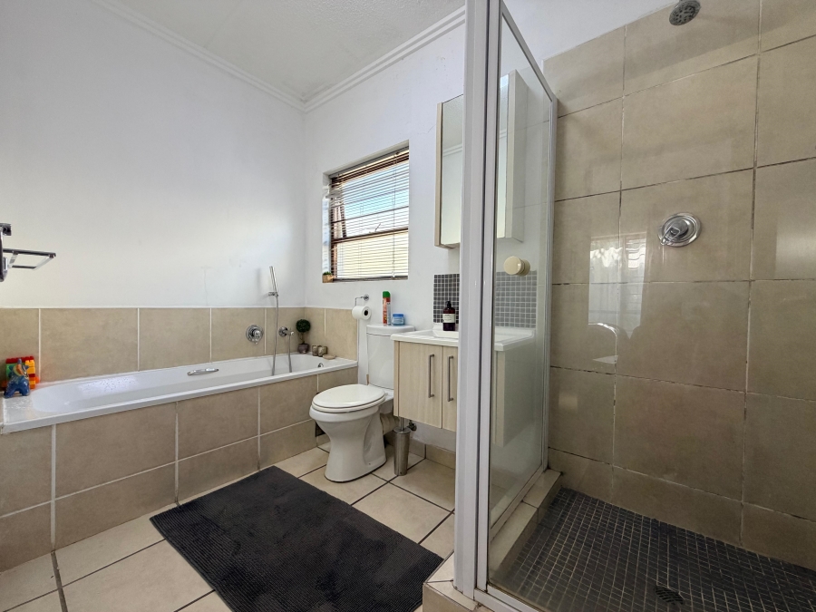 To Let 1 Bedroom Property for Rent in Lonehill Gauteng