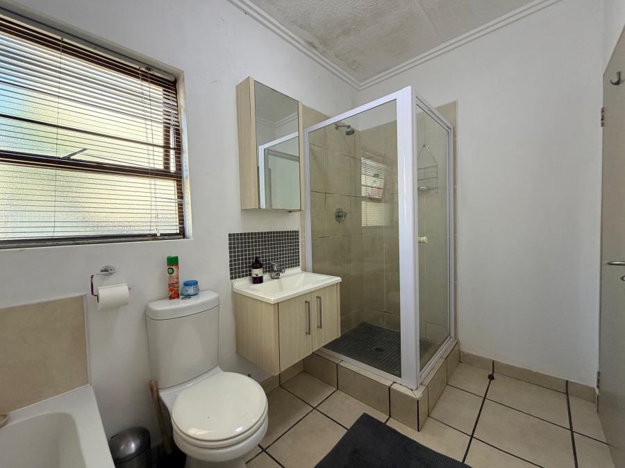 To Let 1 Bedroom Property for Rent in Lonehill Gauteng