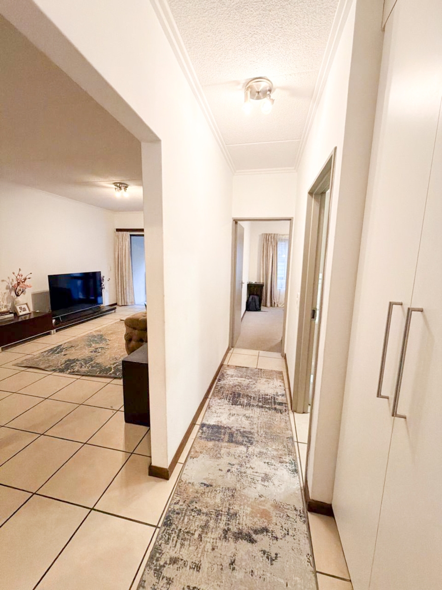 2 Bedroom Property for Sale in Lonehill Gauteng
