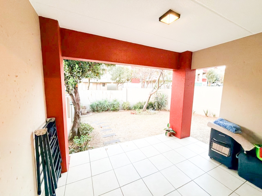 2 Bedroom Property for Sale in Lonehill Gauteng