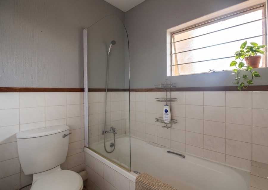 1 Bedroom Property for Sale in Bryanston Gauteng