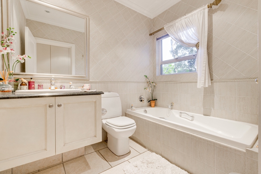 5 Bedroom Property for Sale in Dainfern Golf Estate Gauteng
