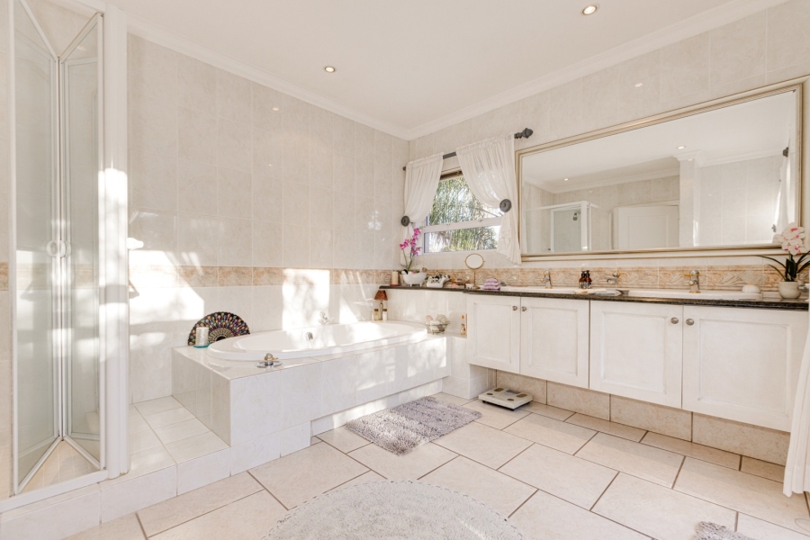 5 Bedroom Property for Sale in Dainfern Golf Estate Gauteng