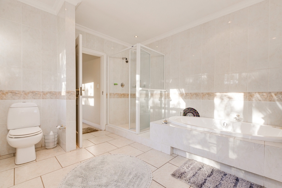 5 Bedroom Property for Sale in Dainfern Golf Estate Gauteng