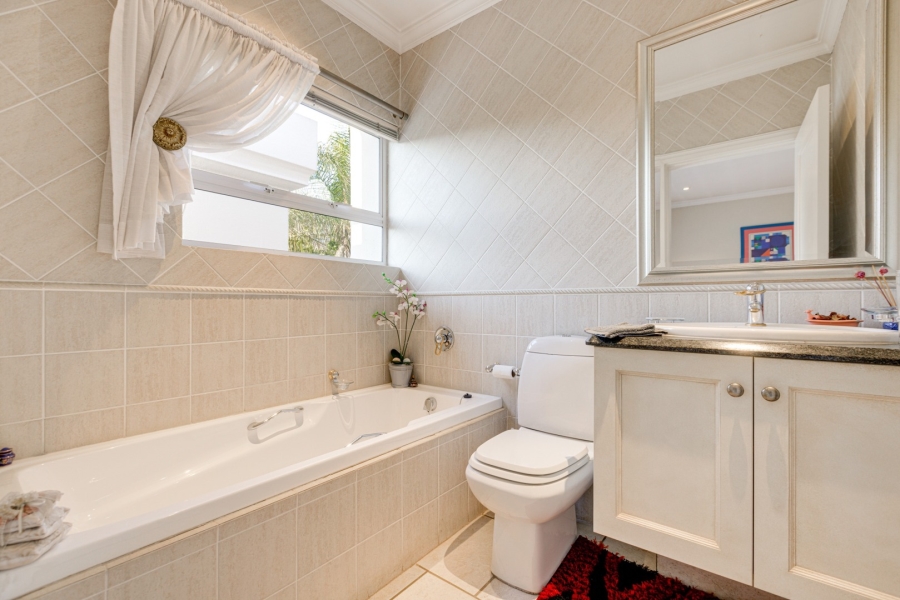 5 Bedroom Property for Sale in Dainfern Golf Estate Gauteng